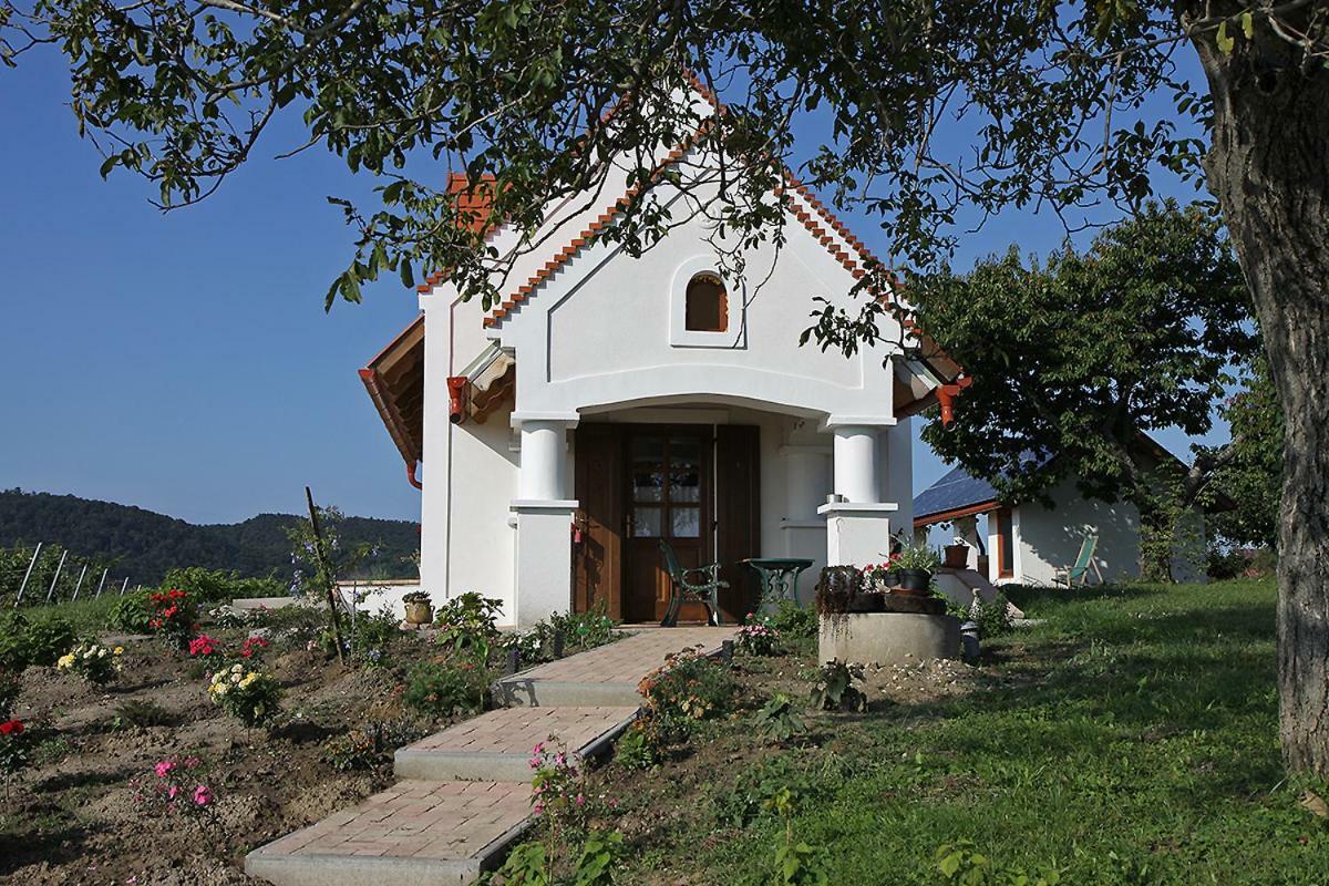 Casa Beata Villa Lesencetomaj Exterior photo